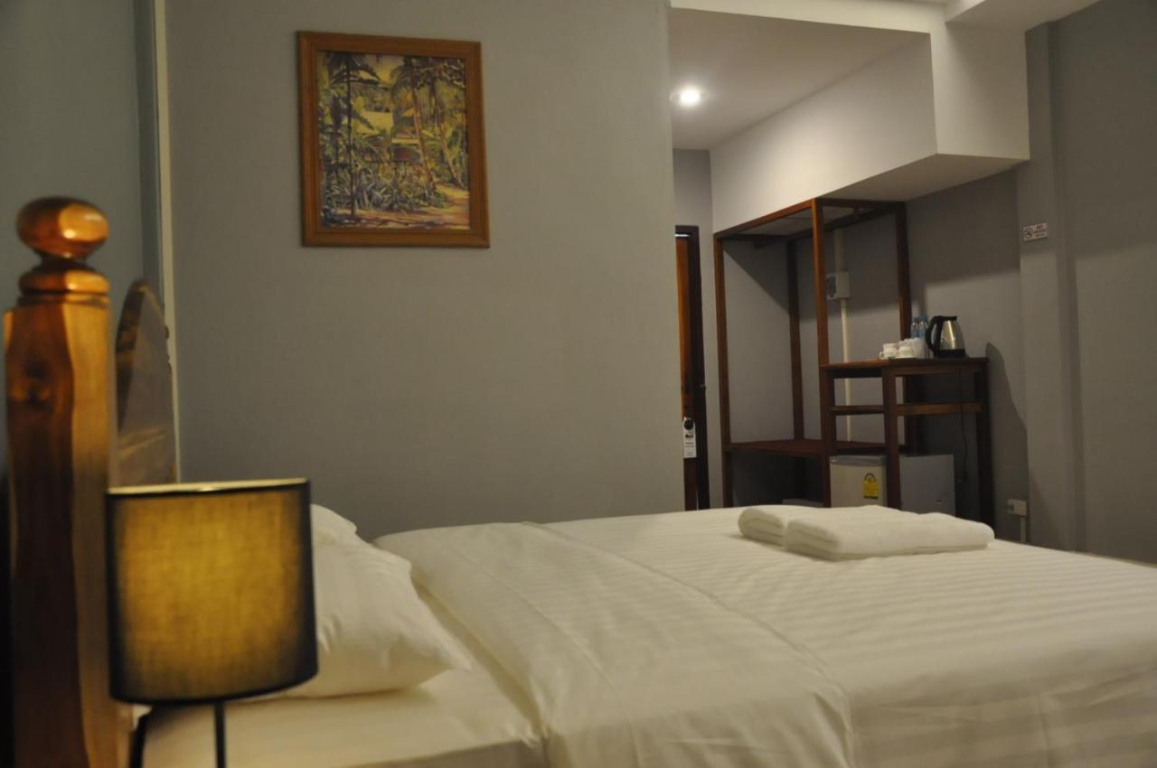 Pilgrim'S Kitchen & Inn Savannakhet Extérieur photo