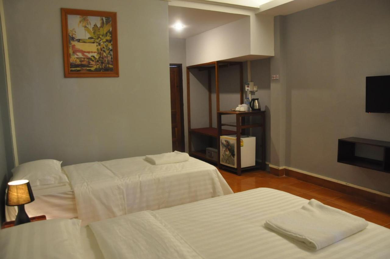Pilgrim'S Kitchen & Inn Savannakhet Extérieur photo