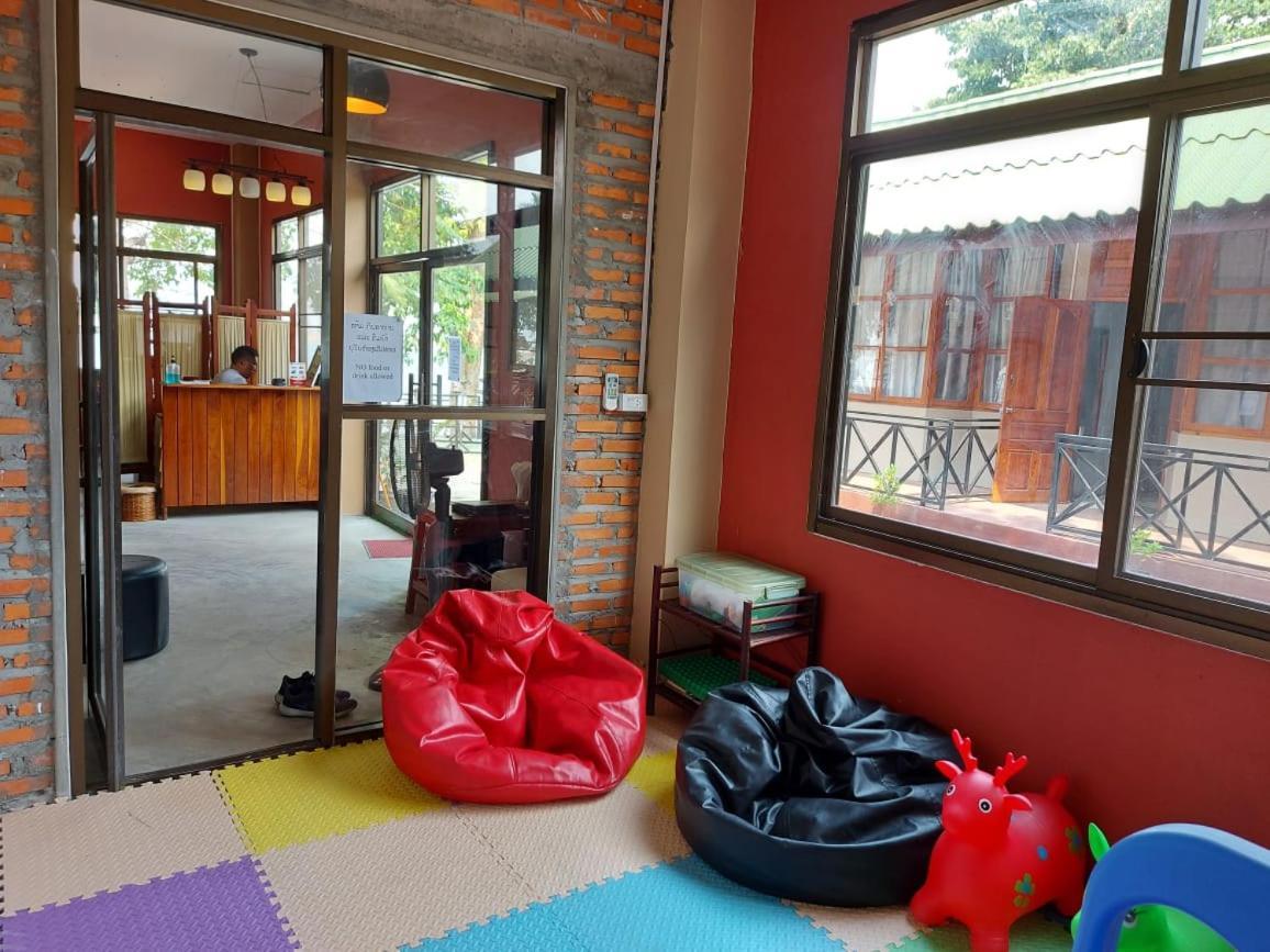 Pilgrim'S Kitchen & Inn Savannakhet Extérieur photo