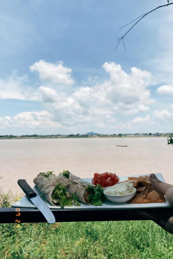 Pilgrim'S Kitchen & Inn Savannakhet Extérieur photo