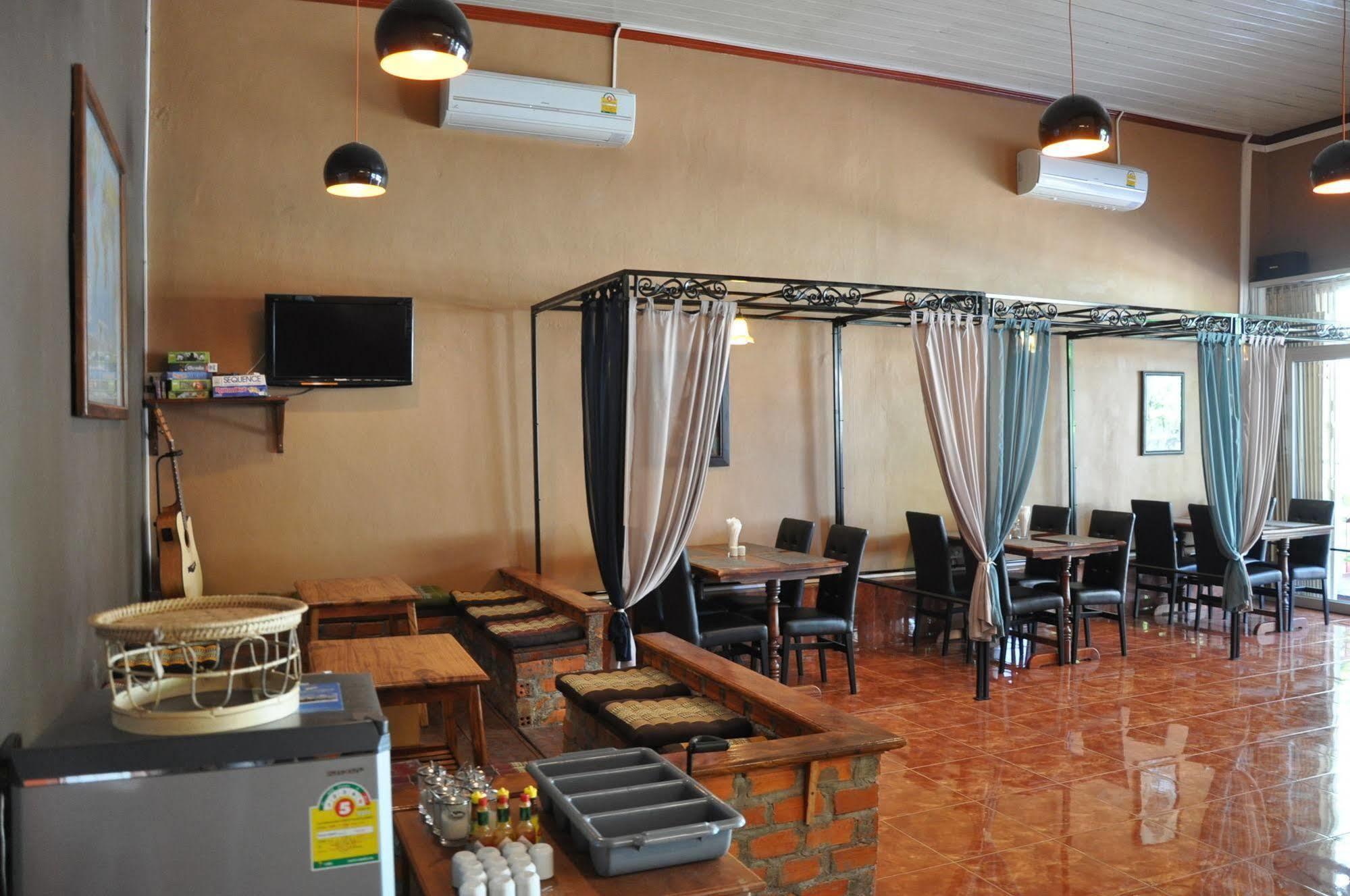 Pilgrim'S Kitchen & Inn Savannakhet Extérieur photo