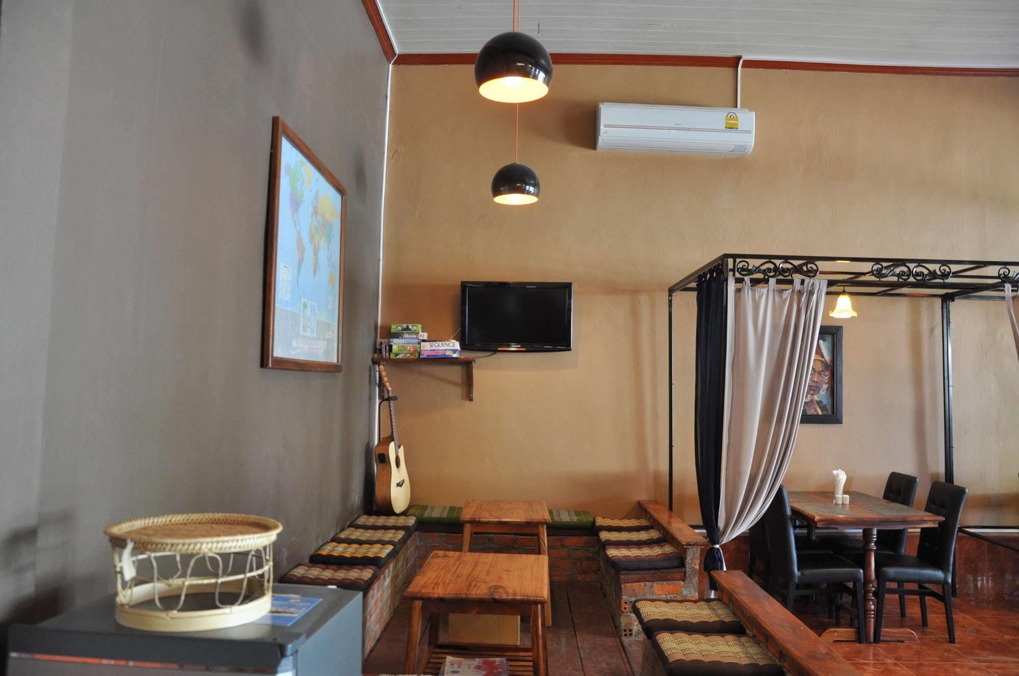 Pilgrim'S Kitchen & Inn Savannakhet Extérieur photo